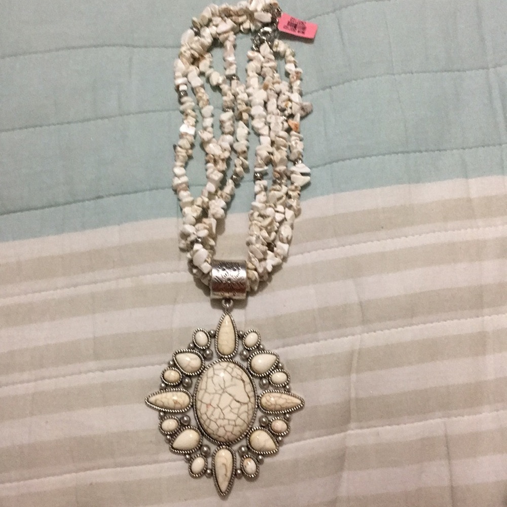 3/15 Boutique necklace